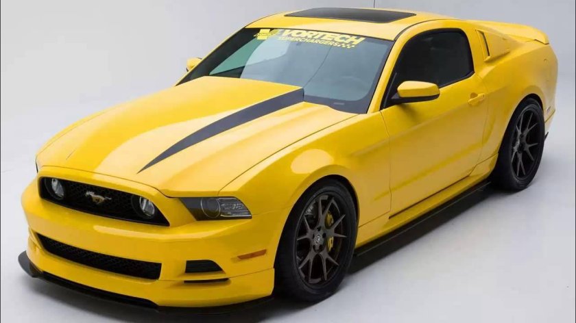 Форд Мустанг ГТ желтый