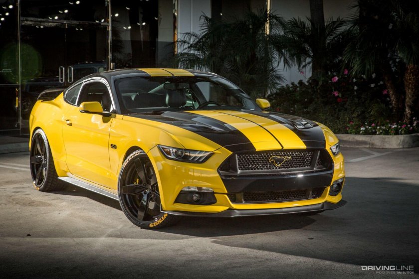 Форд Мустанг 2015 желтый