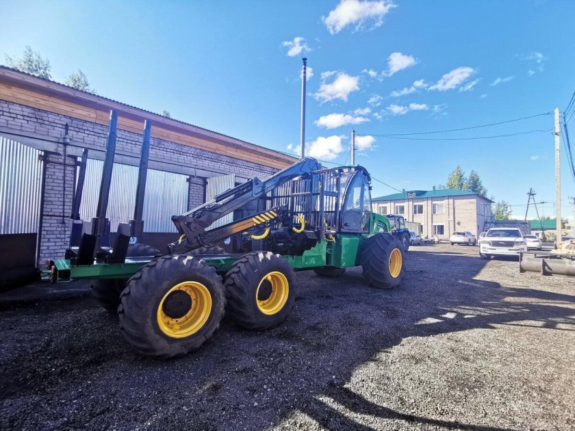 Форвардер Амкодор 2661-01