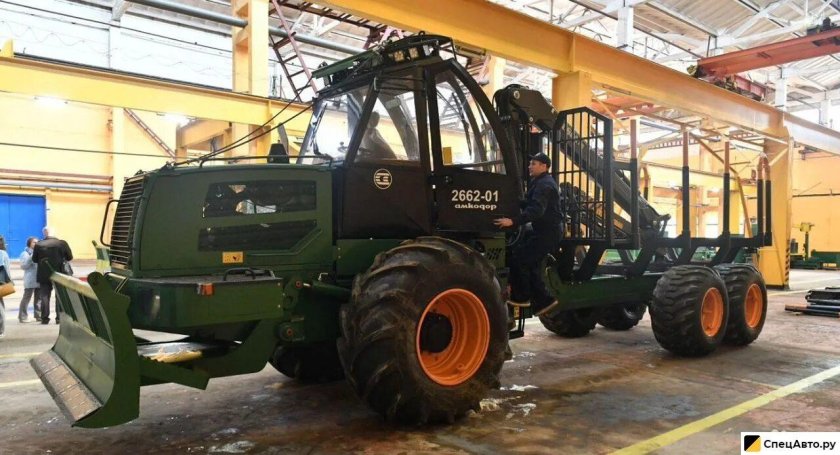 Форвардер Амкодор 2661-01