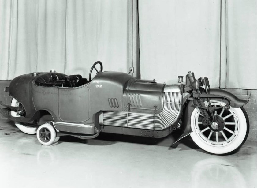 Двухколесный автомобиль Петра Шиловского