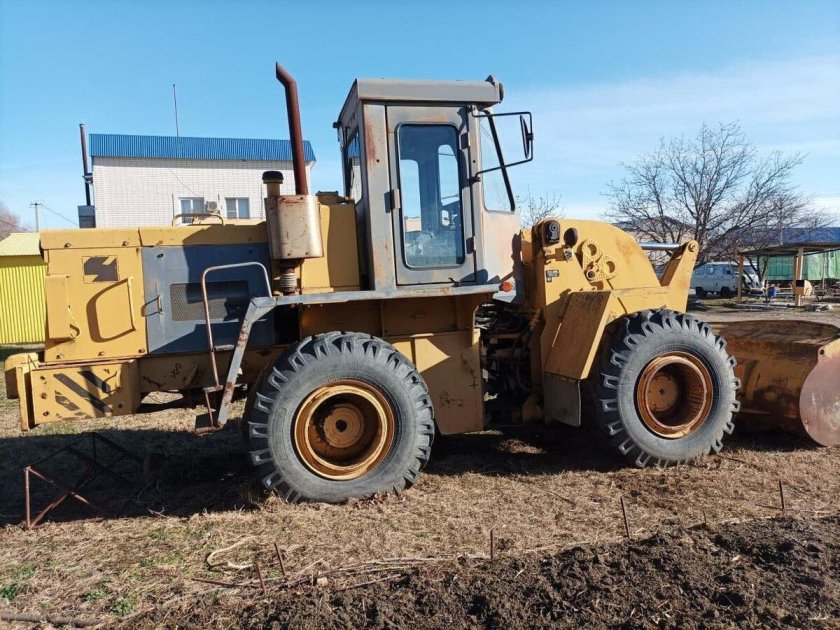 Фронтальный погрузчик ЧСДМ В-138