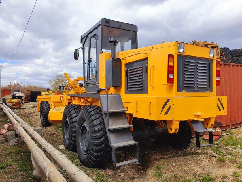 Грейдер ЧСДМ ДЗ-98