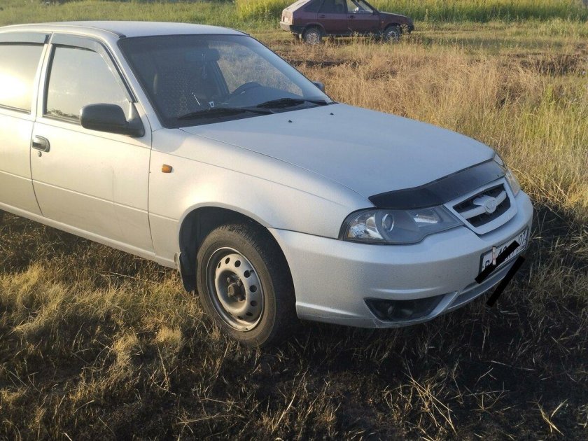 Р915уе102 Део Нексия серебристого цвета