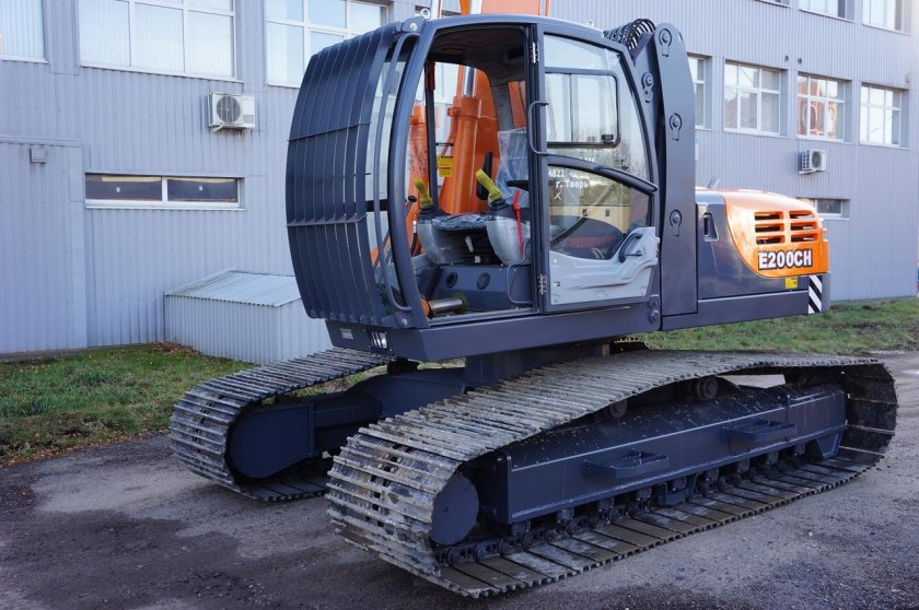 Гусеничный экскаватор UMG e200c