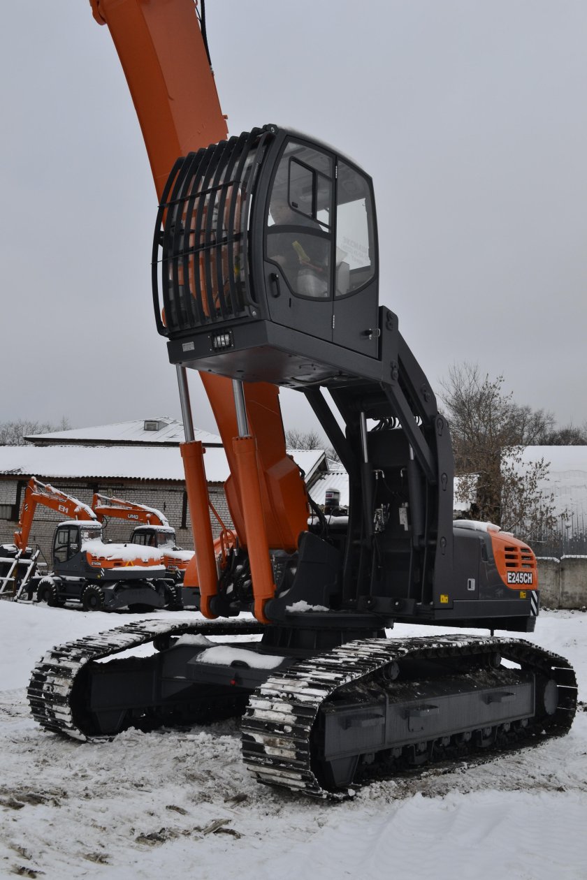 Экскаватор на гусеничном ходу