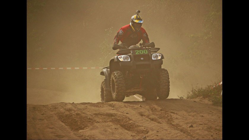 Квадроциклы пыль