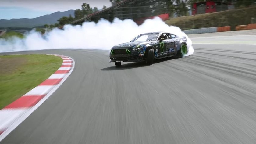 Гоночный Форд Мустанг