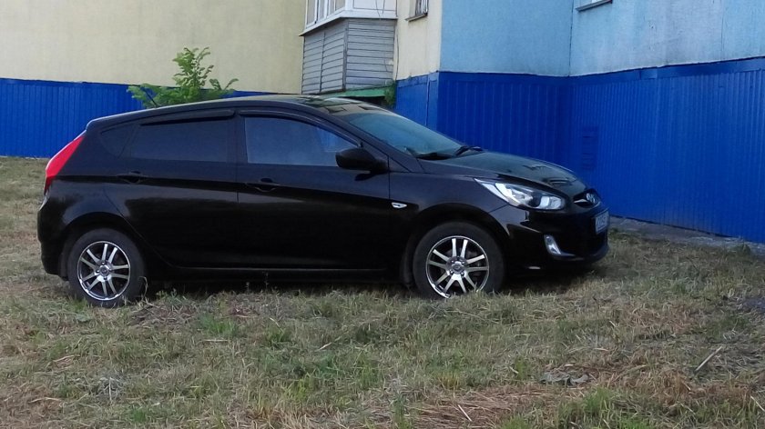 Хендай Солярис хэтчбек черный