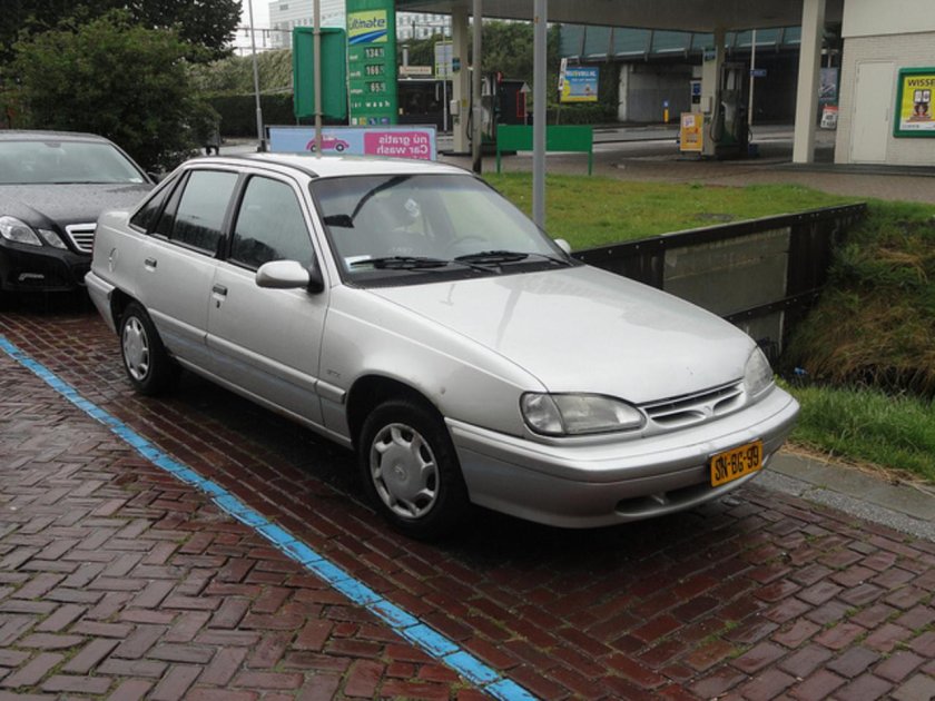 Daewoo Racer sedan