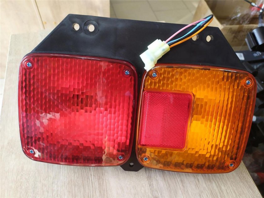 Фонарь задний Хино 500