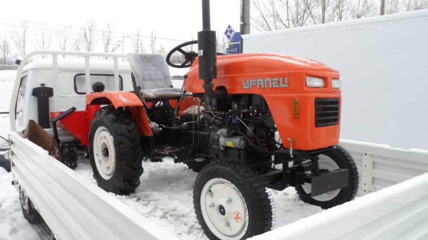 Трактор Уралец 4х4