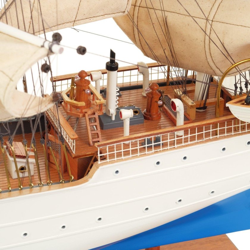 Деревянный корабль