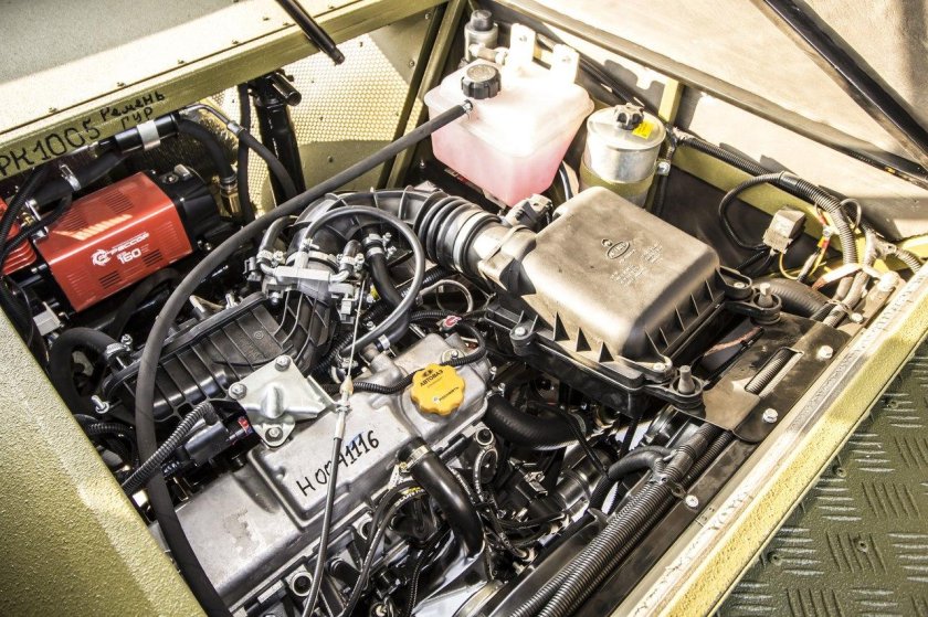 Вездеход Лесник моторный отсек