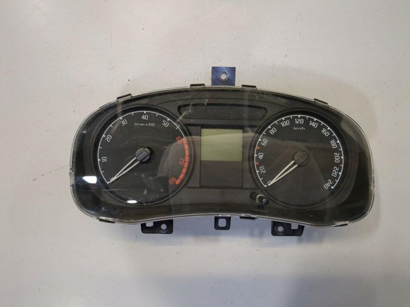 Приборная панель Шкода Фабия 2009 года