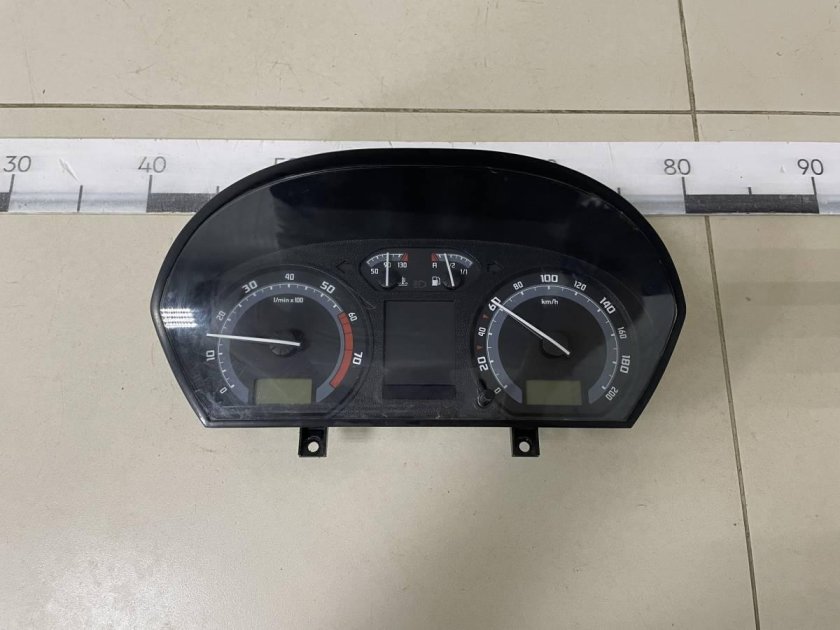 Приборная панель Шкода Фабия