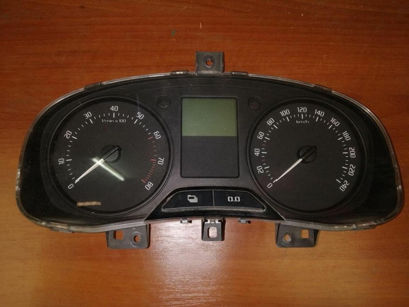 Приборная панель Шкода Фабия 2