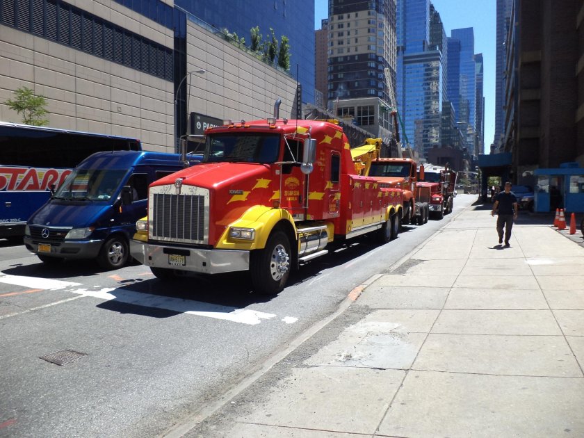 Грузовик с асфальтом