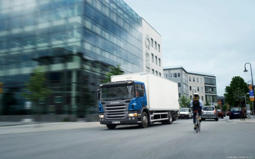 Фура в городе