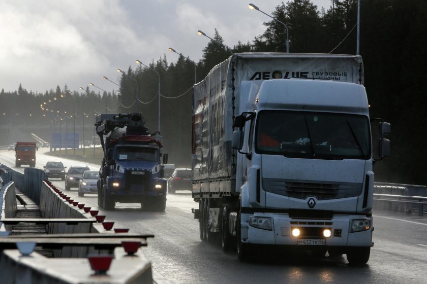 Грузовик на трассе