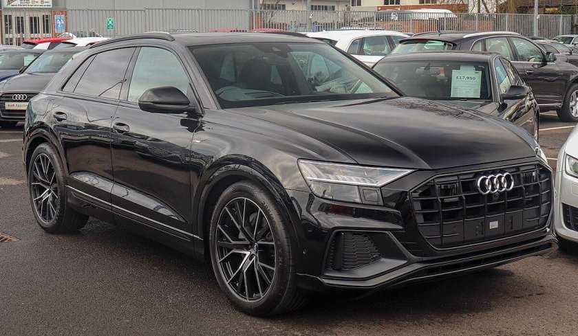 Audi q8 черная