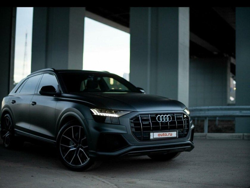 Audi q8 черная