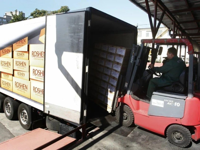 Разгрузка погрузчиком