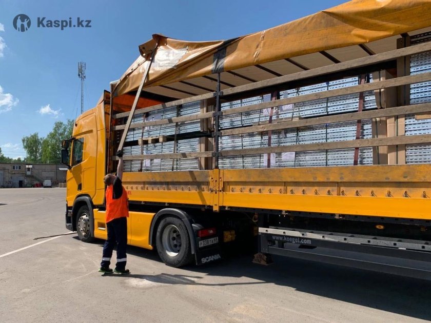 Боковая растентовка фуры