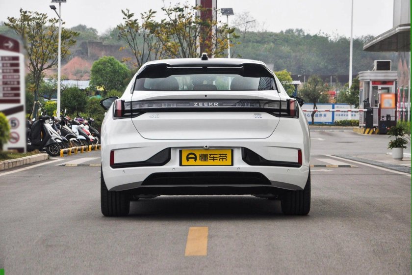 Электрокар zeekr 001