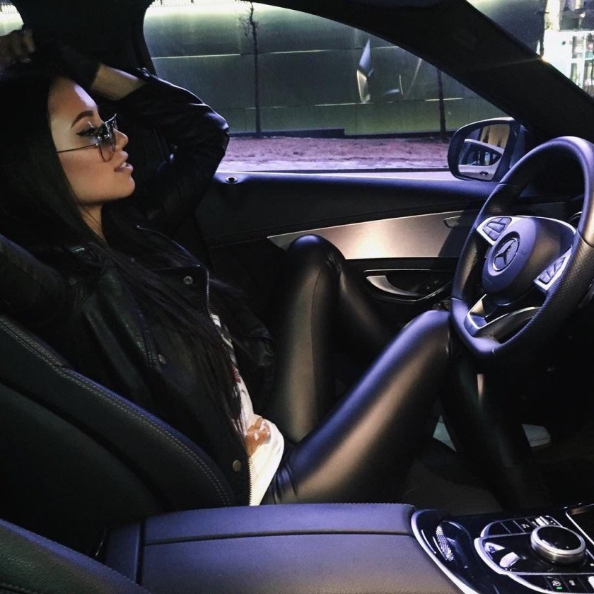 Мерседес CLS 63 AMG И девушки