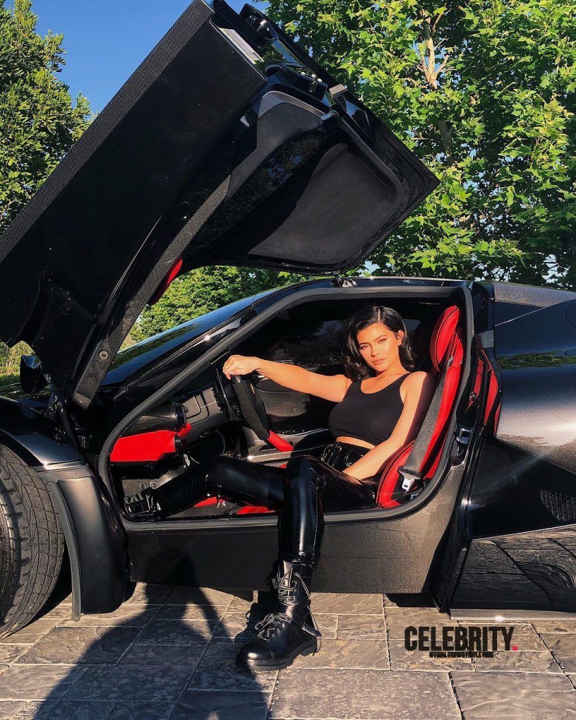 Машины Кайли Дженнер