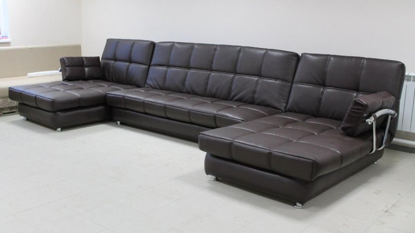 Финка с двумя оттоманками