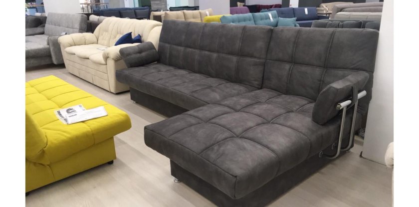 Диван финка с хромированными боковинами и ножками