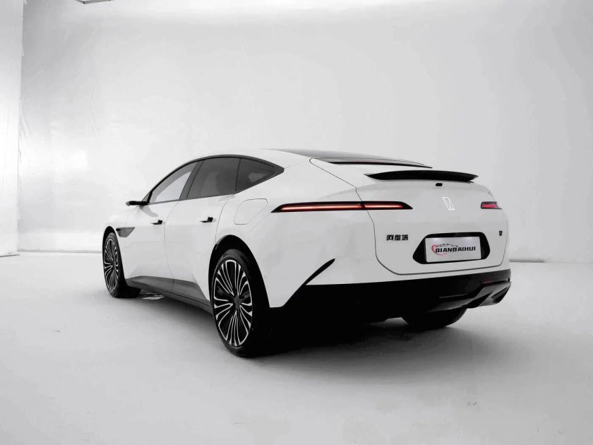 Электромобиль avatr 12