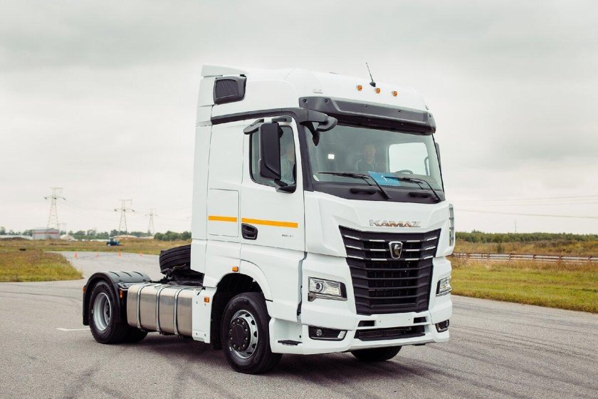 Тягач КАМАЗ-54901
