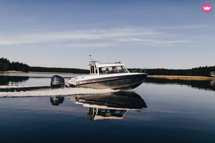 Катер Buster Cabin