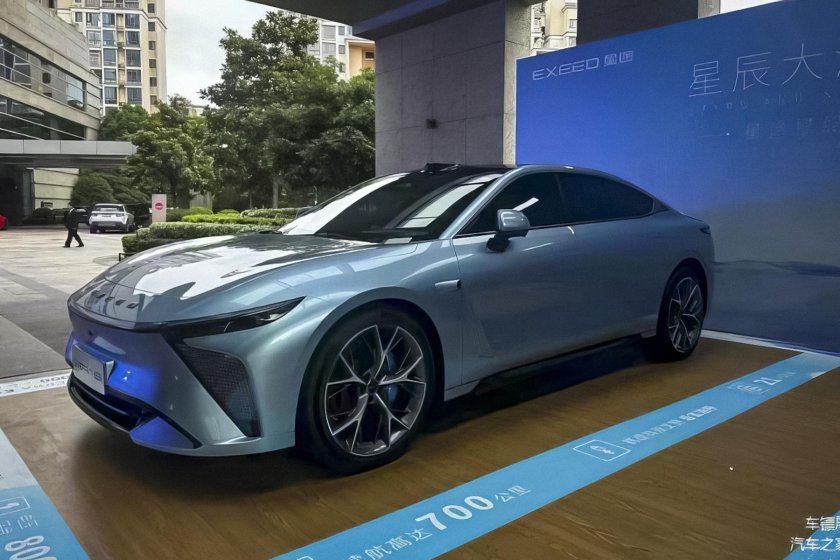 Китайский седан 2023