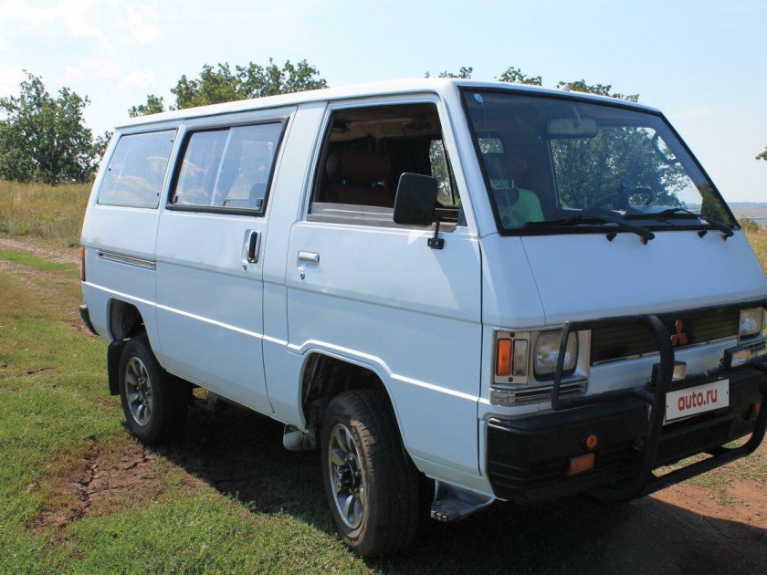 Двухцветные минивэны l300