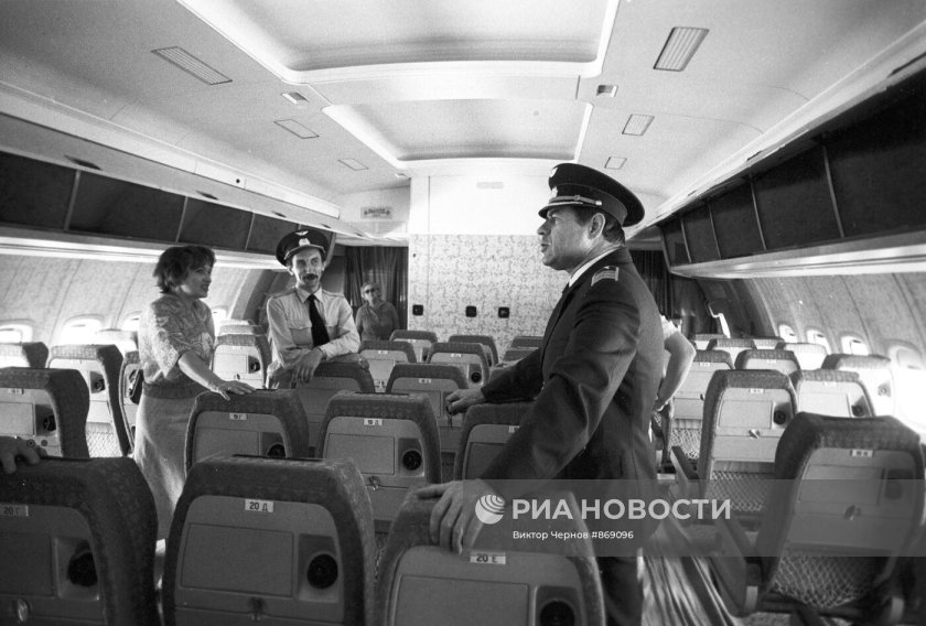 Салон самолета ил 86