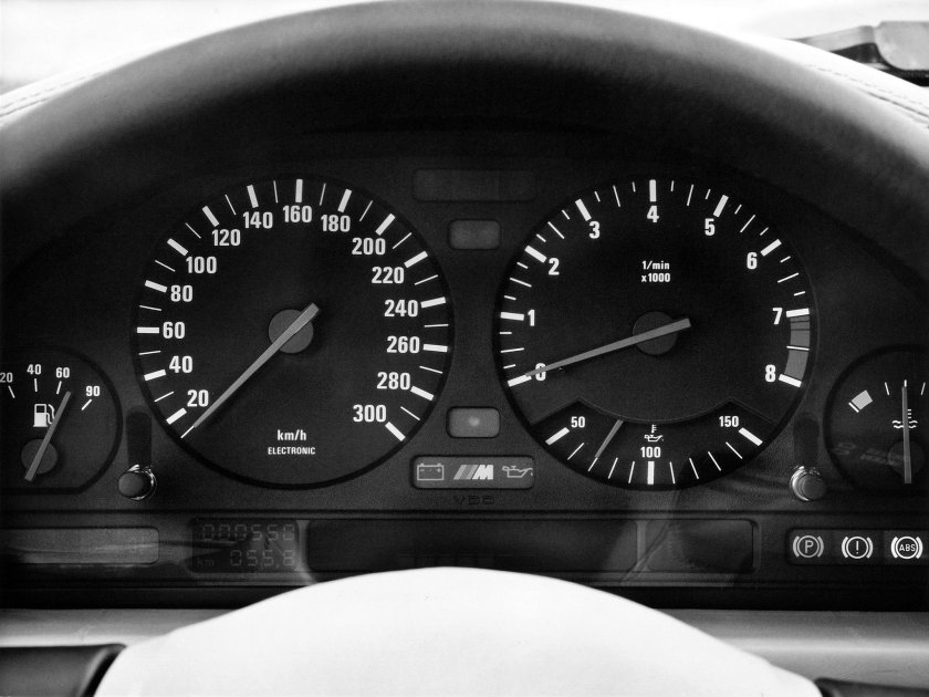 Приборная панель BMW 5 e34
