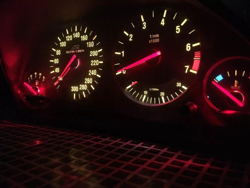 БМВ е34 Пересвет приборки