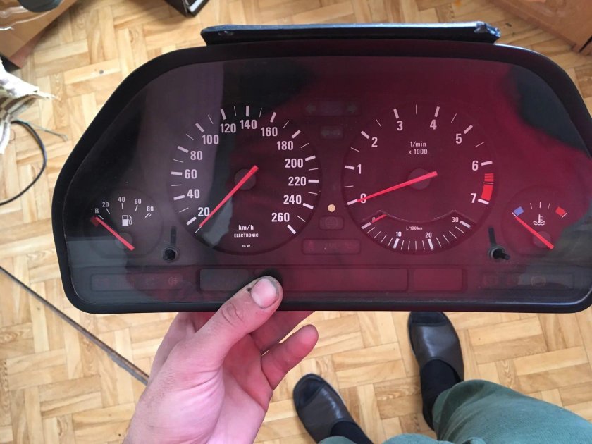 Красные стрелки е34