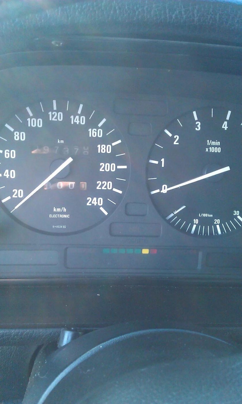 БМВ е34 прибор