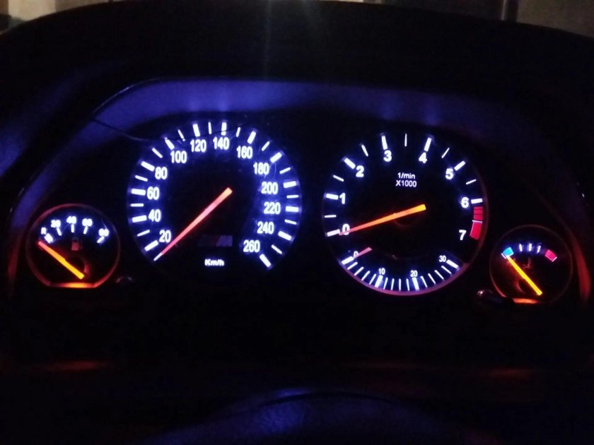 Подсветка приборной панели е34