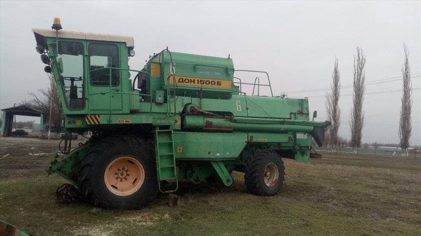 Зерноуборочный комбайн Дон 1500