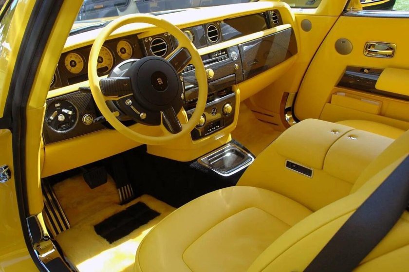 Желтый Роллс Ройс