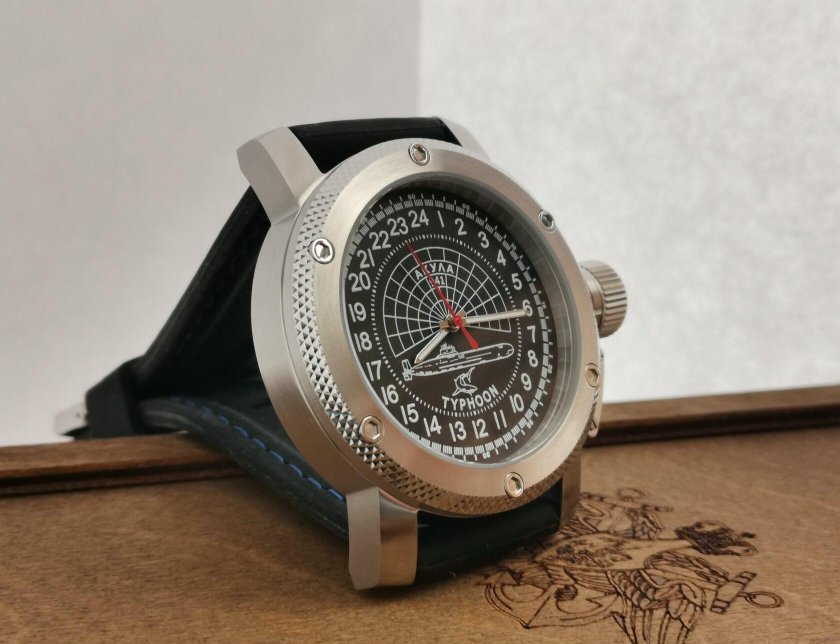 Часы подводная лодка акула