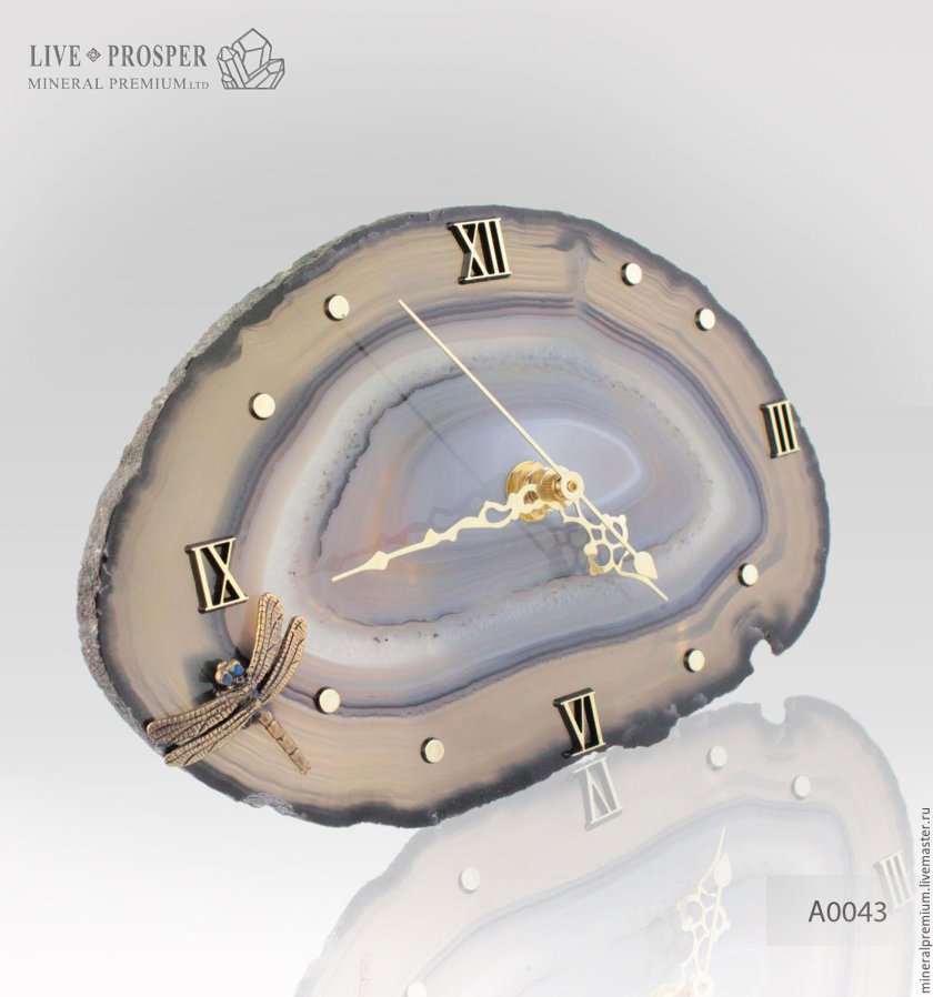 Часы из камня