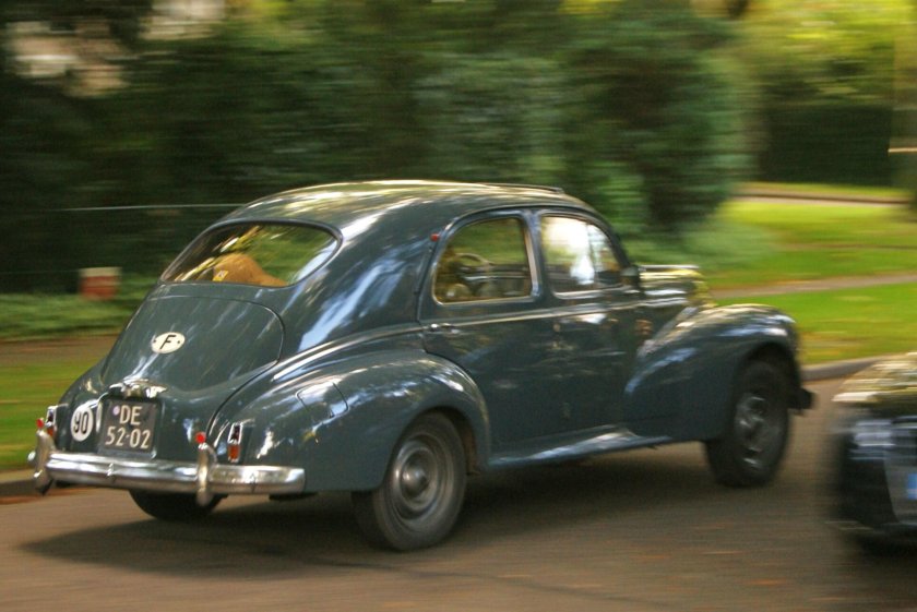 Французский Пежо 203