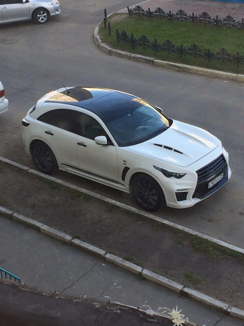 Инфинити fx35 белый